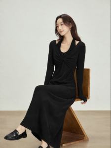 JUEQIDEXIAOGEZI | Slim Fit Black Halterneck Dress For Petite Spring