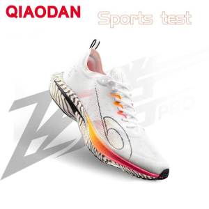 Qiaodan Feiteng PRO รองเท้าวิ่งสำหรับผู้ชายชิ้นเดียวแผ่นรองคาร์บอนน้ำหนักเบาทนทานต่อการสึกหรอมั่นคง BM23240294