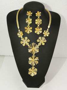 Gold Plated Long Pendant Necklace Dubai Bride Jewelry Floral Design Womens Fashion Accessories Customized Packaging