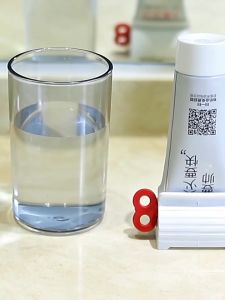 Manual Rotatable Toothpaste Squeezer Dispenser Facial Wash Multifunction Clip Tube Bathroom Storage Rolling Roller Stand