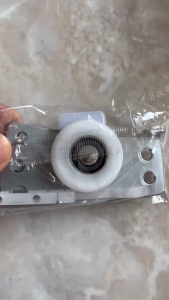 Bánh xe trượt cửa lùa 626 có tăng chỉnh cánh