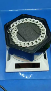 Fashion Baru Rantai Tangan(Bangle) Serdehana KasarRock StyleOri.Stainless Steel Material Warna Silver Jamin Tak Karat (L:1.1 cmP:21cm) Saiz ini Sesuai Lelaki/ 新时尚潮流手链(钛不锈钢材质保证不生锈) 此手链适合潮男.