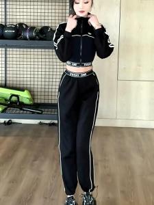 ชุดโยคะสำหรับผู้หญิง ชุดออกกำลังกายวิ่ง แขนยาว ทรงสลิมฟิต สองชิ้น ทรงสั้น เหมาะกับฤดูใบไม้ผลิและฤดูใบไม้ร่วง