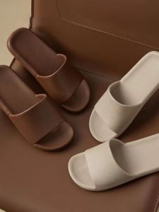 รองเท้าแตะ EVA สำหรับผู้หญิงในบ้าน รองเท้าแตะสำหรับใช้ในห้องน้ำ กันลื่น ด้านล่างนุ่ม ป้องกันกลิ่น ฤดูร้อน รองเท้าแตะแบบสวมสบายสำหรับคู่รัก