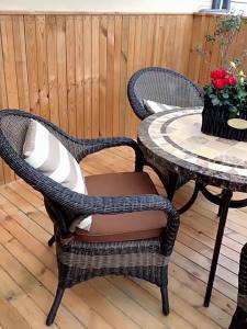 ST MIRREN | Outdoor Relaxing Wicker and Aluminum Dining Set