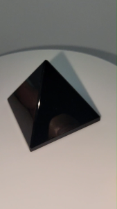 (SG Seller Ready Stocks) (SG Seller Ready Stocks) Natural Obsidian Pyramid Display Ornament
