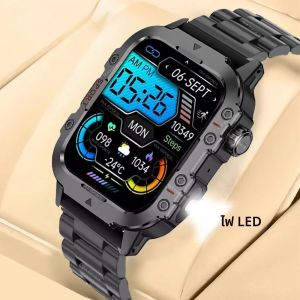 นาฬิกาสมาร์ทวอทช์ผู้ชายรุ่นใหม่ ไฟฉาย LED นาฬิกาสมาร์ทวอทช์สำหรับกีฬากลางแจ้ง นาฬิกาข้อมือ ตรวจสอบสุขภาพ หน้าจอ 1.44 นิ้ว รองรับการโทรผ่านบลูทูธ