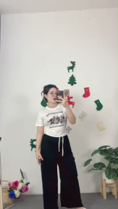 ชุดเซ็ตแฟชั่นผู้หญิง เสื้อยืดแขนสั้นดีไซน์เก๋จับคู่กางเกงสีดำ ใส่สบายลุคชิลล์