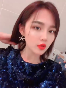 Bông tai nữ hình sao biển thời trang và đơn giản có thể tôn lên thần thái  của người phụ nữ