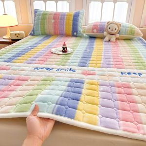 Plush Velvet Mattress Topper Thick Quilted Bed Mat with Elastic Straps Soft Mattress Pad for Single/Queen/King Size