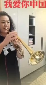 ammoon ทรัมเป็ต Bb ทองเหลืองชุบทอง เพ้นท์สีทอง ทนทาน พร้อมสายคล้องปากเป่า มีความสวยหรู และทนทาน