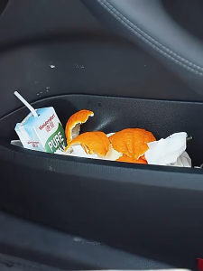 ถุงขยะติดรถยนต์ ถุงขยะติดกาว แบบใช้แล้วทิ้ง  สะดวกใช้ง่าย  มีแถบกาว  15 ชิ้น  พกพาสะดวก มีแถบกาว ติดผนังได้