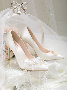 รองเท้าแต่งงานสีขาว รองเท้าส้นสูงประดับมุกดอกไม้ ทรงหัวแหลม สำหรับผู้หญิงวัยรุ่นและวัยกลางคน รองเท้าส้นเดี่ยวแบบสวมสบาย