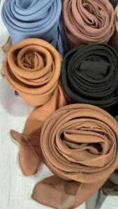 Hijab Segi Empat Plain Square Polly Cotton Premium Aanti Letoy/Plain Square Pollycotton 115X115