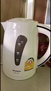 กาต้มน้ำไฟฟ้า SHARP แรงดันสูง ขนาด 1.7 ลิตร ระบบป้องกันน้ำแห้ง ปิดอัตโนมัติ ดีไซน์สวย ปลอดภัย ใช้งานง่าย รุ่นยอดนิยม ราคาถูก