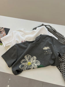 Gray Floral Print Round Neck Short Sleeve Slim Fit T-Shirt: The Ultimate Commute Wear for Young Women