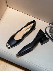 สีดำ รองเท้าส้นเตี้ยหัวเหลี่ยมรองเท้าเดี่ยว ผู้หญิง ใหม่ 2024 นุ่ม หนัง รองเท้าทํางานมืออาชีพแบบสวม Commuter ส้นเตี้ย