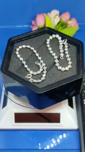 New Fashion Very Beautiful look White Gold Plated Bracelet ( Rantai Tangan Celup Emas Putih yg Sangat Bersinar 新时尚潮流女生电鍍白金手链有水晶面或刻花2种款式供选择此手链适合女生穿戴