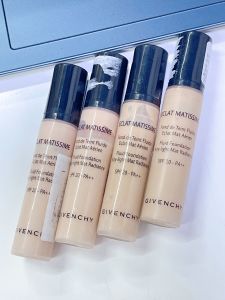 Matte Velvet Skin Base Liquid Ultra Thin Lightweight Airy Chiffon Soft Mist Matte Foundation 10ml Portable Long-lasting