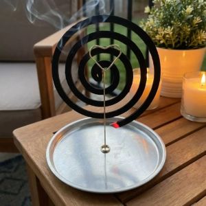 YESPERY Heart Shape Magnetic Mosquito Coil Holder with Tray Heat-Resistant Incense Coil Rack Incense Clip