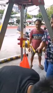 Mago Rescue Tripod Aluminum Frame With Hand Winch 1200Lbs (20 Meters Rope) Lifting Products