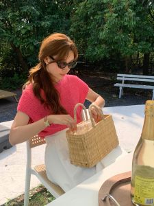 แว่นกันแดดทรงตาแมวสำหรับผู้หญิง เลนส์กันแดด UV ป้องกันแสงแดดในช่วงวันหยุดที่ชายหาด สไตล์เกาหลี แฟชั่น แว่นกันแดดสำหรับใบหน้ารูปสี่เหลี่ยม