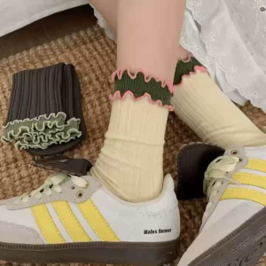 Contrast Color in Style: Japanese Retro Sweet Color Matching Double-Layer Cuffs Pure Cotton Curled Middle Tube Socks