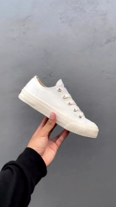 Warrior Venus  LC White Sepatu Kasual Canvas Pria Wanita Original