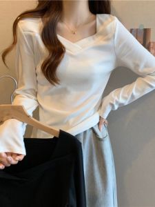สลิมฟิต แขนยาว คอวี เสื้อยืด ผู้หญิง ฤดูใบไม้ผลิ ฤดูใบไม้ร่วง เสื้อเบลาส์กํามะหยี่ Flocking สไตล์เกาหลี ชุดชั้นใน衣