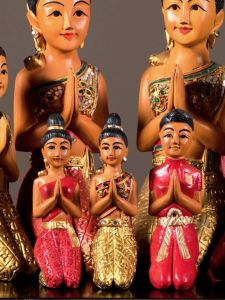 Thailand Sawadi Kneeling Wood Carving Entrance Restaurant Spa Fortune Decoration Cashier Welcome