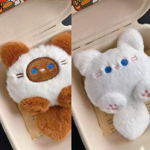 พวงกุญแจตุ๊กตาแมวหางยาว 2 ชิ้น การ์ตูนน่ารัก สร้างสรรค์ ของตกแต่งกระเป๋าเป้สะพายหลัง น่ารักแบบคาวาอี้ ของขวัญวันเกิดสำหรับเด็กและคู่รัก