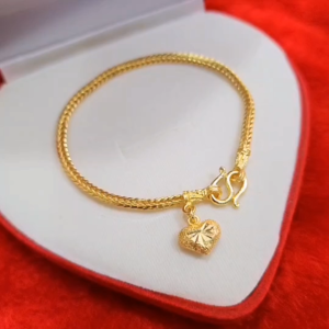 สร้อยข้อมือทองพ่นทราย น้ำหนัก 2 สลึง ความยาว 7 นิ้ว ลายสี่เสาจี้หัวใจ รับประกัน 1 ปี แถมฟรี! ตะขอทองชุบ