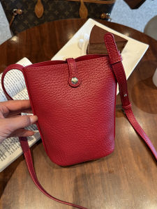 Red Soft Leather Crossbody Bag Womens Mini Bucket Bag Large Capacity Walking Phone Pouch New 2025 Spring Magnetic Buckle Closure