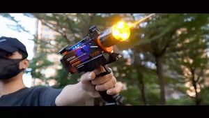 🔥ปืนสงกรานต์🔥ปืนฉีดน้ำไฟฟ้าUZI แรงดันสูง มีไฟจ้า ยิงต่อเนื่อง ของเล่นปืนฉีดน้ำ ระยะ 5-8 เมตร การต่อสู้ทางน้ำ ปืนฉีดน้ำ