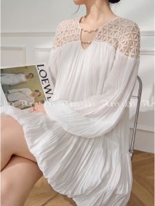 PlumJan | Đầm Voan Trắng Ruffle Kết Hợp Ren Lỗ Pháp