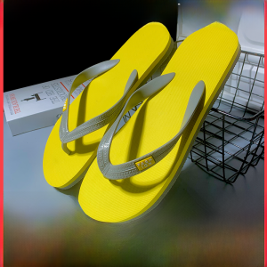 รองเท้าแตะแบบสวมสำหรับผู้ชายและผู้หญิง ฤดูร้อนปี 2024 กันลื่น ใส่ในบ้าน กลางแจ้ง รองเท้าแตะชายหาดแบบสวมสบายสำหรับผู้ชาย