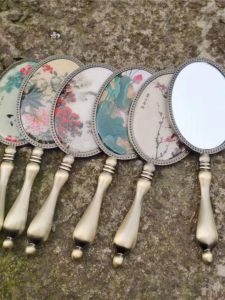 European-Style Retro Bronze Metal Hand-Hold Mirror Womens Makeup Mirror Small Size Portable Portable Girl Princess round Handheld Mirror