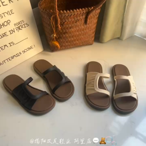 Koreas new summer beach vacation sandals versatile one-word drag French retro flat sandals with toe-covering design stylish sandals.