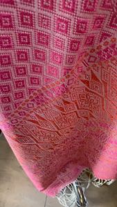 Tumtuman Tanpa Sambung: Desain Tradisional Malaysia dan Songket Set Selendang Kain Tenun Adem Lembut