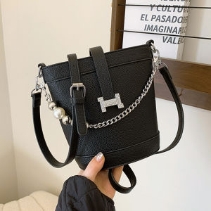 กระเป๋าสะพายข้างทรงถังโซ่แฟชั่นสำหรับผู้หญิง กระเป๋าสะพายข้างแบบไหล่ข้างเดียว กระเป๋าสะพายข้างแบบลำลอง กระเป๋าสะพายข้าง PU สำหรับวัยรุ่น