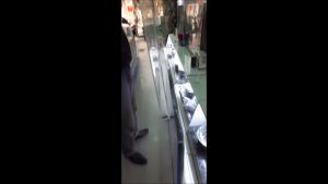 Tấm Mica bảo vệ màn hình tivi 43 inch khỏi bị vỡ và tránh nước vào