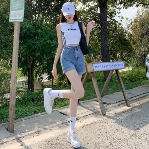 กางเกงขาสั้นผ้ายีนส์ทรงเอเอวสูงสำหรับผู้หญิงในช่วงฤดูร้อน กางเกงขาสั้นทรงขาบาน ขอบกระดิ่ง ทรงเข้ารูป สไตล์ย้อนยุค กางเกงขาสั้นผู้หญิง