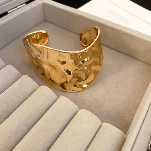 Fashionable Smooth Surface Bracelet Irregular Metal Style Womens Accessory Exaggerated Design Sensation Hand Jewelry