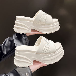 Fashionable Thick Bottom Platform Slippers Womens Summer Outdoor Wear Beautiful New 2025 Popular Flat Heel Sandals