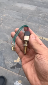 Núm báo phanh huyndai 25 tấn phi 10 dùng cho xe ô tô huyndai đỏ thái