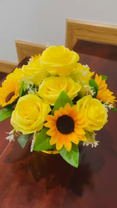 พานไหว้ครู พานดอกกุหลาบ พานงานแต่ง พานวันพ่อ   พานดอกกุหลาบสีเหลือง+ดอกทานตะวัน+ดอกแซม พานใหญ่ 22-26 ซม.  พร้อมส่ง งานปราณีต ทำใหม่ๆๆทุกพาน