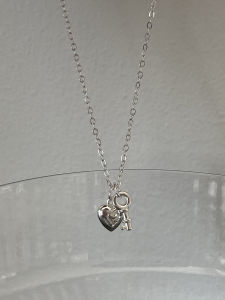 สร้อยคอเงินแท้ S925 สำหรับผู้หญิง ดีไซน์เรียบง่าย รูปหัวใจ ลูกกุญแจ เครื่องประดับแฟชั่นฤดูใบไม้ร่วง/ฤดูหนาว