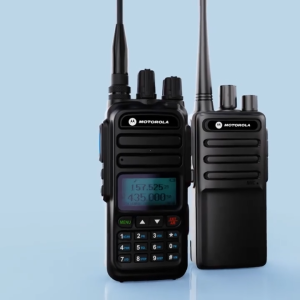 วิทยุสื่อสาร Motorola 370s 15 วัตต์ กันน้ำและกันฝุ่น IP54 วิทยุเอฟเอ็ม ความจุขนาดใหญ่ 6800mAh ระยะทาง 20กม ชุดหูฟังฟรี สีดำ(ชุดหูฟังฟรี) กลางแจ้ง/โรงแรม/ห้างสรรพสินค้า/โรงเรียน - Lazada