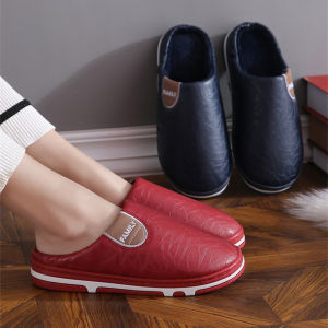 รองเท้าแตะผ้าฝ้ายหนัง PU สําหรับผู้หญิงรองเท้าแตะหนังพื้นหนากันน้ํากันลื่นสําหรับคู่รักใช้ในบ้านกันหนาวใส่ในบ้านใส่ช่วงฤดูหนาวสําหรับผู้ชาย