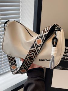 Summer Large Capacity Nylon Canvas Shoulder Bag Womens Commuter Pillow Crossbody Bag Casual Versatile Single Strap Bag